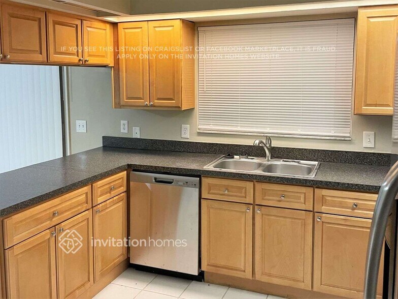 Building Photo - 17604 Esprit Dr