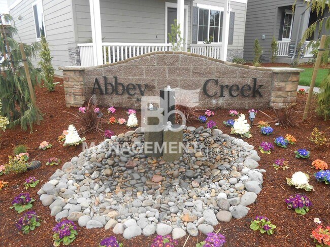 Building Photo - Newer NW Portland/Bethany Home Located In Abby Creek!