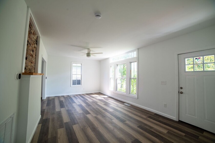 Building Photo - 107 N 13th St