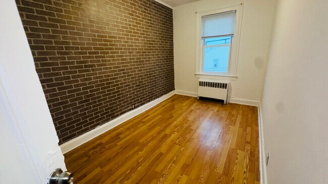 Building Photo - 1153 Summit Ave