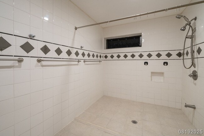 Building Photo - 1 Bd 1 Ba 1Pkg -Palolo - small pet negotia...