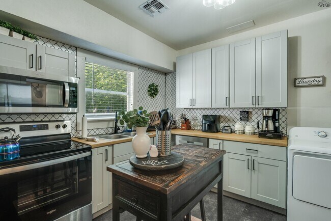 Building Photo - 1113 Taylor St