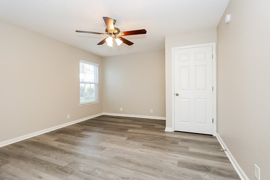 Building Photo - 7552 W Winchester Dr