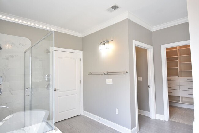 Building Photo - 3 Bedroom and 1.5 Bath Condo- Bradford Place at Buckhead