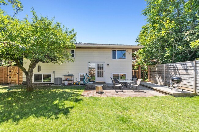Building Photo - 4bd/2.75ba Seattle House