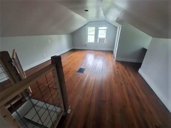 Building Photo - Check out this beautiful 3BR/2BA bungalow ...
