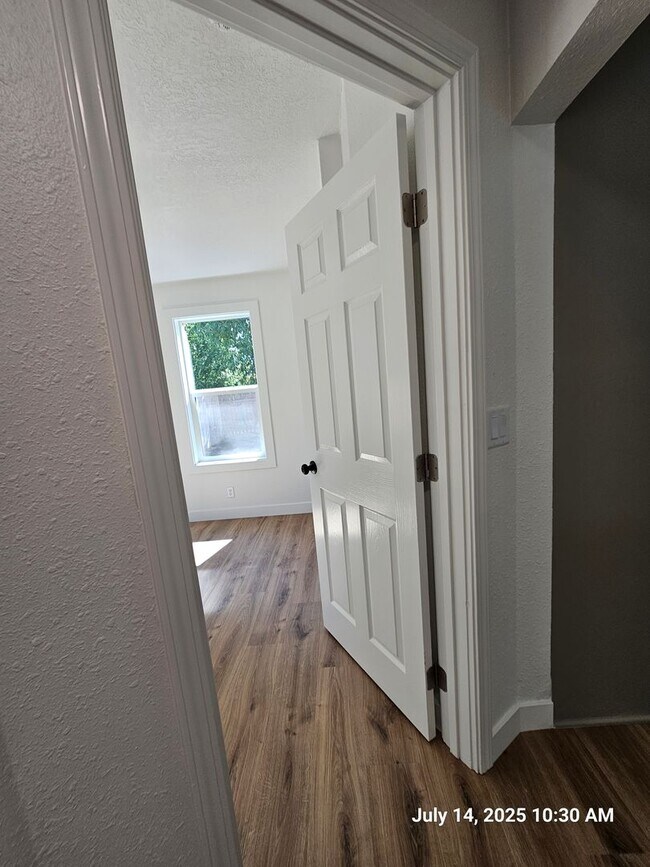 Building Photo - 408-410 SW Elmwood Ave