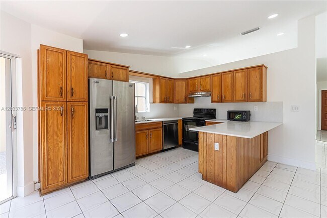 Building Photo - 15881 SW 139th Ave