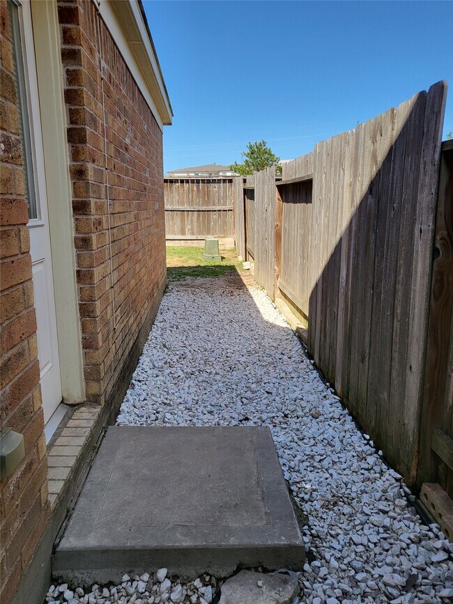 Building Photo - 14802 Fir Knoll Way