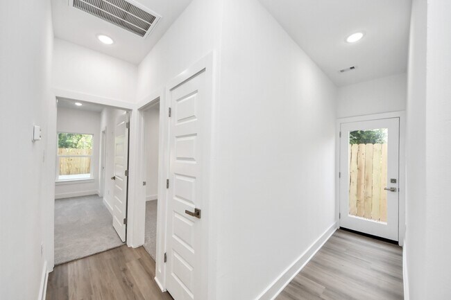 Building Photo - 9409 Caddo Rd