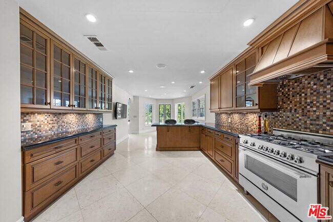 Building Photo - 15401 Brownwood Pl