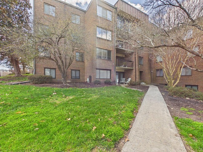 Building Photo - 1501 Bronwyn Rd