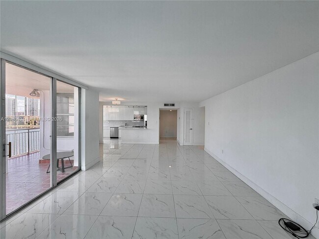 Building Photo - 18081 Biscayne Blvd