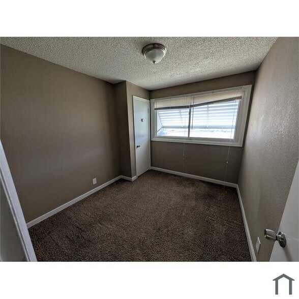 Building Photo - 750 Kelvin Dr