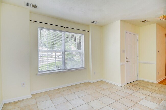 Building Photo - FOR RENT - Chesapeake in Bryant Farms / De...