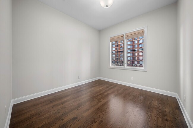 Building Photo - 1600 Kaufer Ln