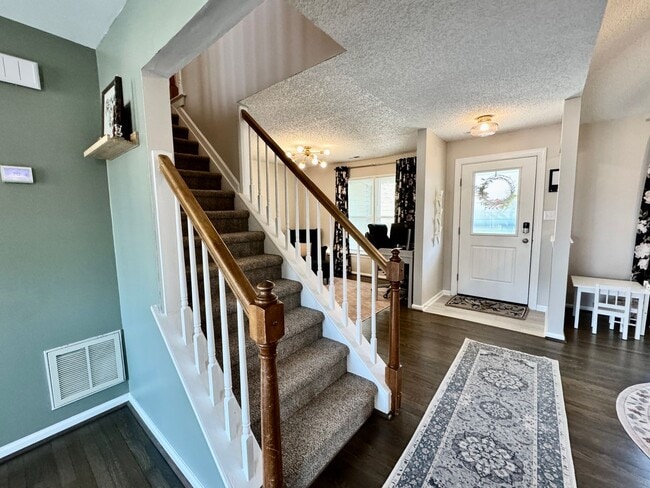 Building Photo - A Fabulous Home w/Water & Golf Course Views Available 05-04-26! Fenced Yard & Dog-Friendly!