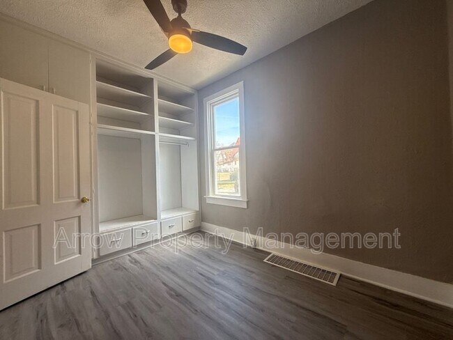 Building Photo - 715 Ella St