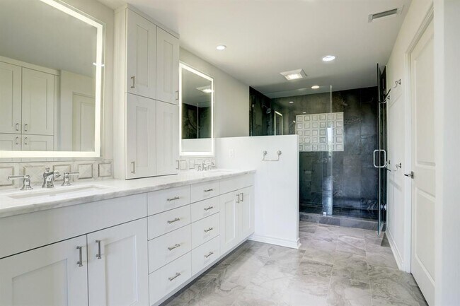 Building Photo - 49 Briar Hollow Ln