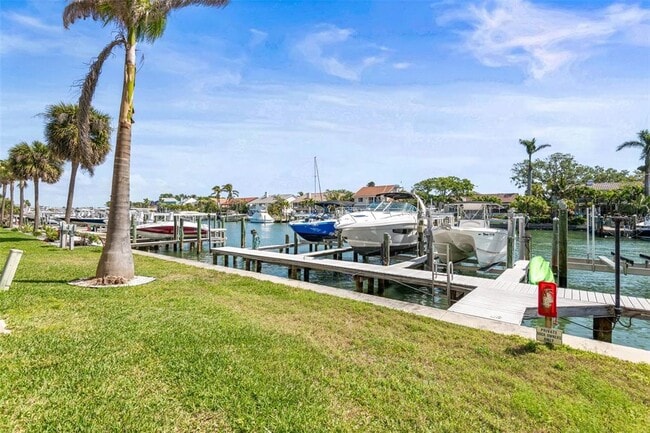 Building Photo - 1109 Pinellas Bayway S