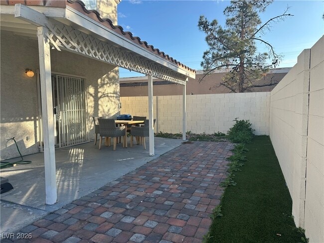 Building Photo - 8657 Keewatin Ct