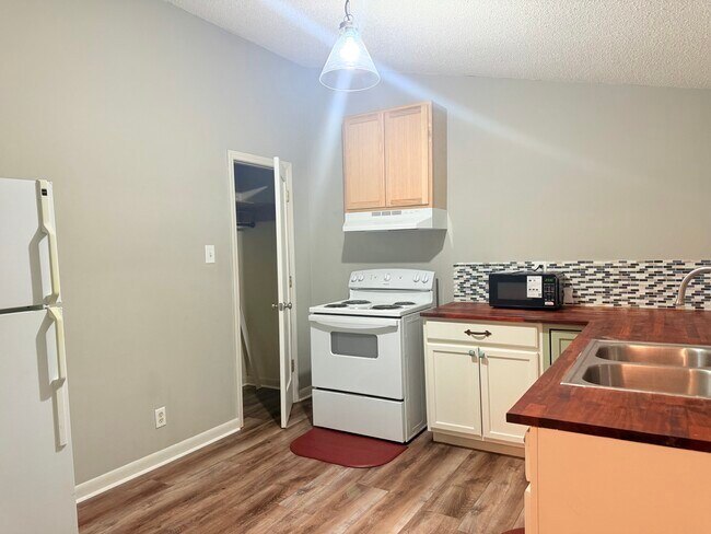 Building Photo - 22801 Lanier Rd