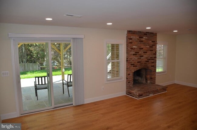 Building Photo - 9012 Paddock Ln