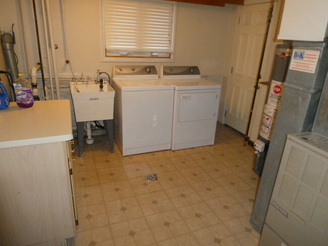 Lower Level Laundry Room - 5N273 Eagle Ter