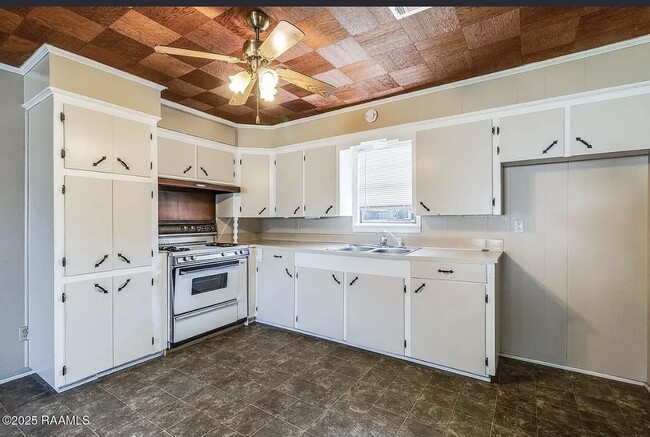 Building Photo - 907 Elizabeth St