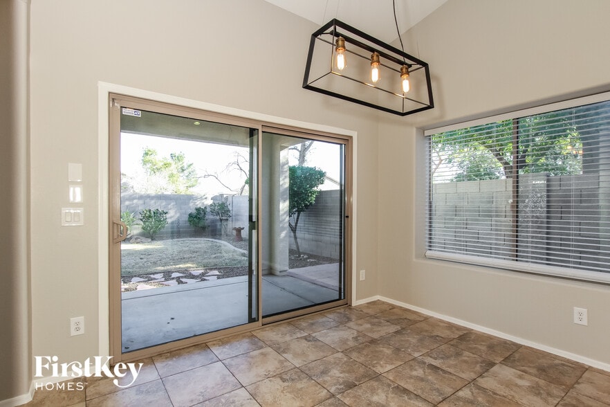 Building Photo - 14521 N 145th Dr