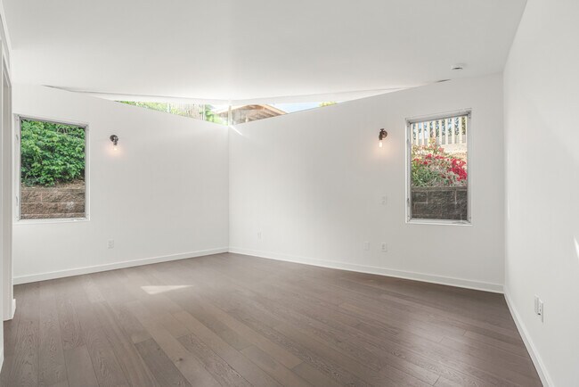 Building Photo - 686 Enchanted Way