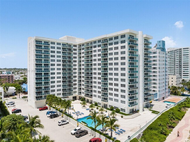 Building Photo - 6917 Collins Ave