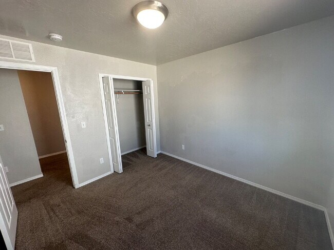 Building Photo - Charming Nampa Studio Retreat: Cozy and Co...