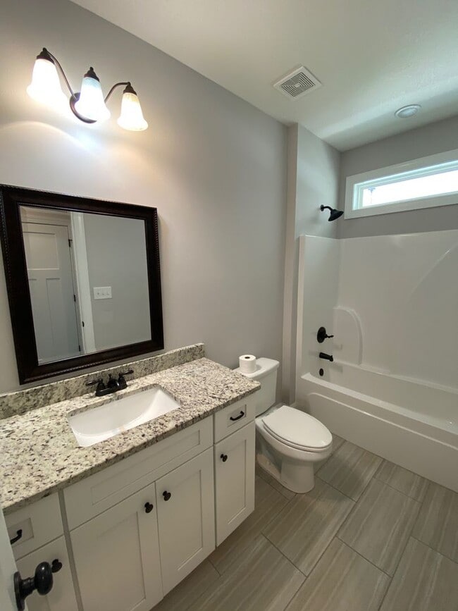 Building Photo - 109 Cascades Ct