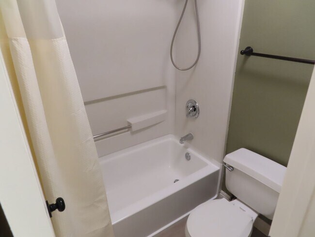Building Photo - Two Bedroom, Two Bathroom Condo in UTC