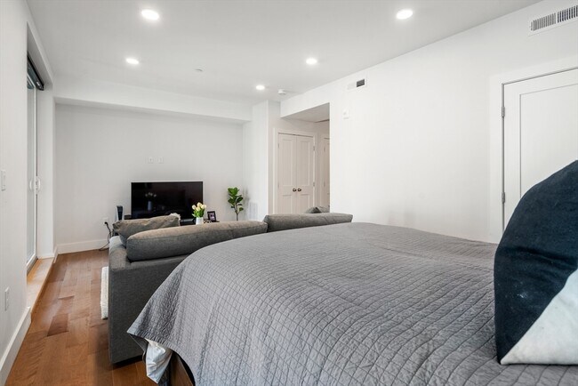 Building Photo - 50 Hichborn St