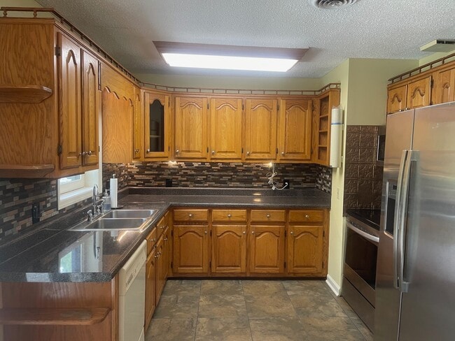 Building Photo - 1207 Cherokee Dr