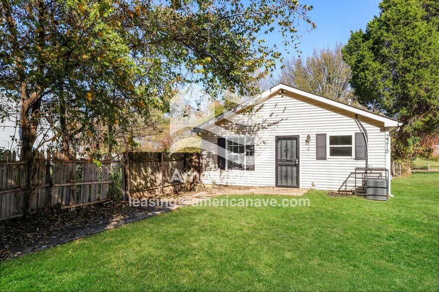 Building Photo - 2218 W Madison St