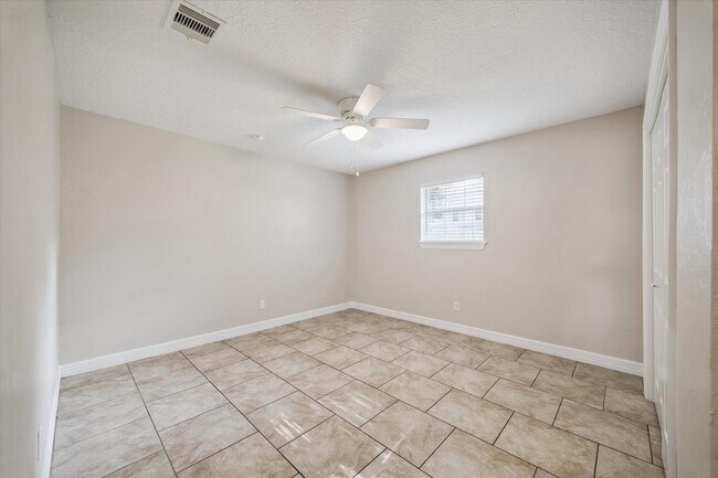 Building Photo - 23103 Berry Pine Dr