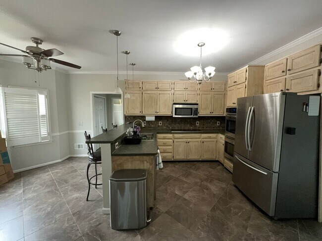Building Photo - 2845 Stratfield Ct