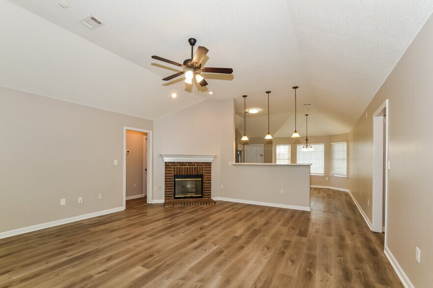Building Photo - 7100 Hunter's Horn Dr