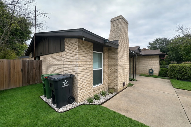 Building Photo - 2409 Stonegate St