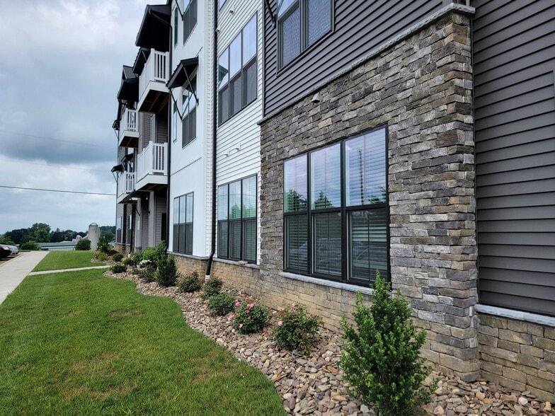 Building Photo - 419 Apartments