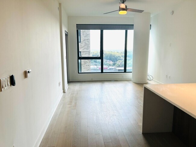 Building Photo - 1650 Silver Hill Dr