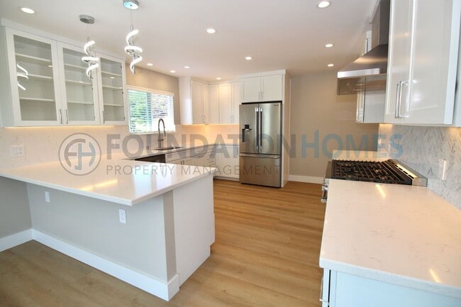Building Photo - 124 Esmeyer Dr