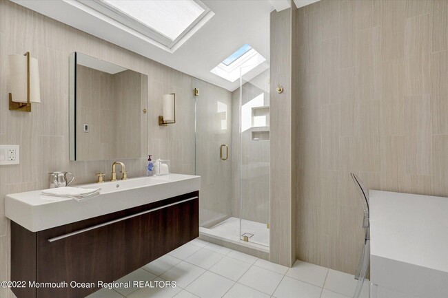 Building Photo - 1049 Norwood Ave