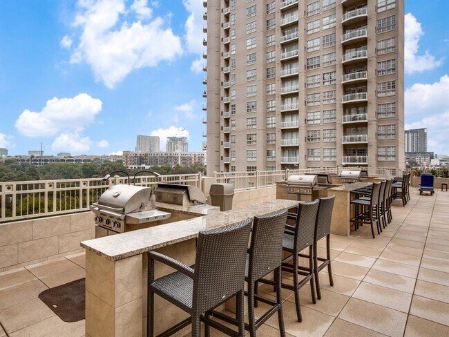 Building Photo - 3225 Turtle Creek Blvd