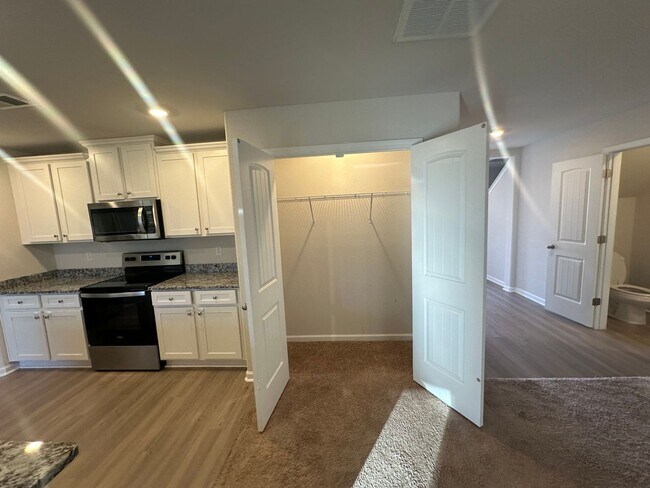 Building Photo - Wonderful Three Bedroom (Originally 4 Bedrooms That Has Been Converted to a HUGE Third Bedroom) T...