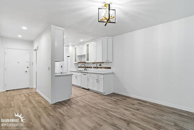 Building Photo - Modern 2Bdm 2Ba Condo in Phoenix Midtown with Pool Views