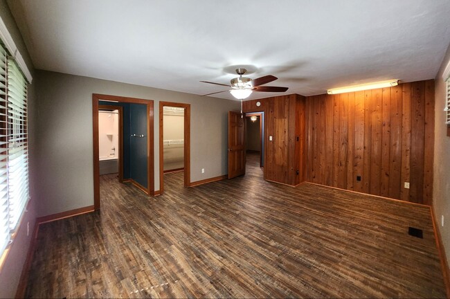 Building Photo - 3 bedroom house for rent off E Park Ave fo...